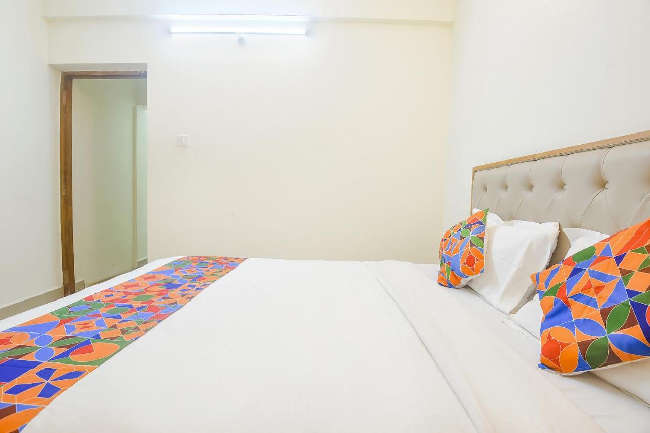 Fabexpress De Classio With Pool - Nr Candolim Beach Hotel Екстериор снимка
