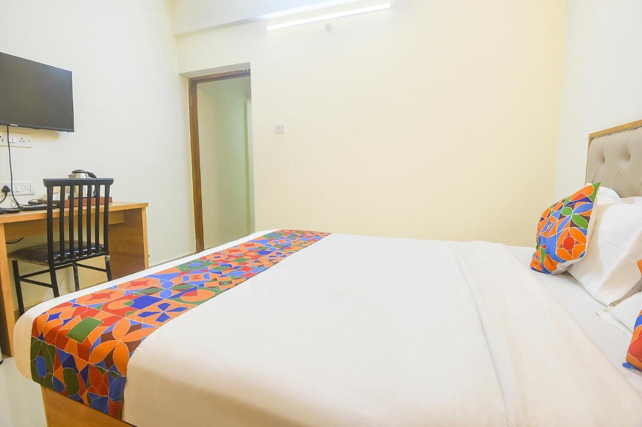Fabexpress De Classio With Pool - Nr Candolim Beach Hotel Екстериор снимка