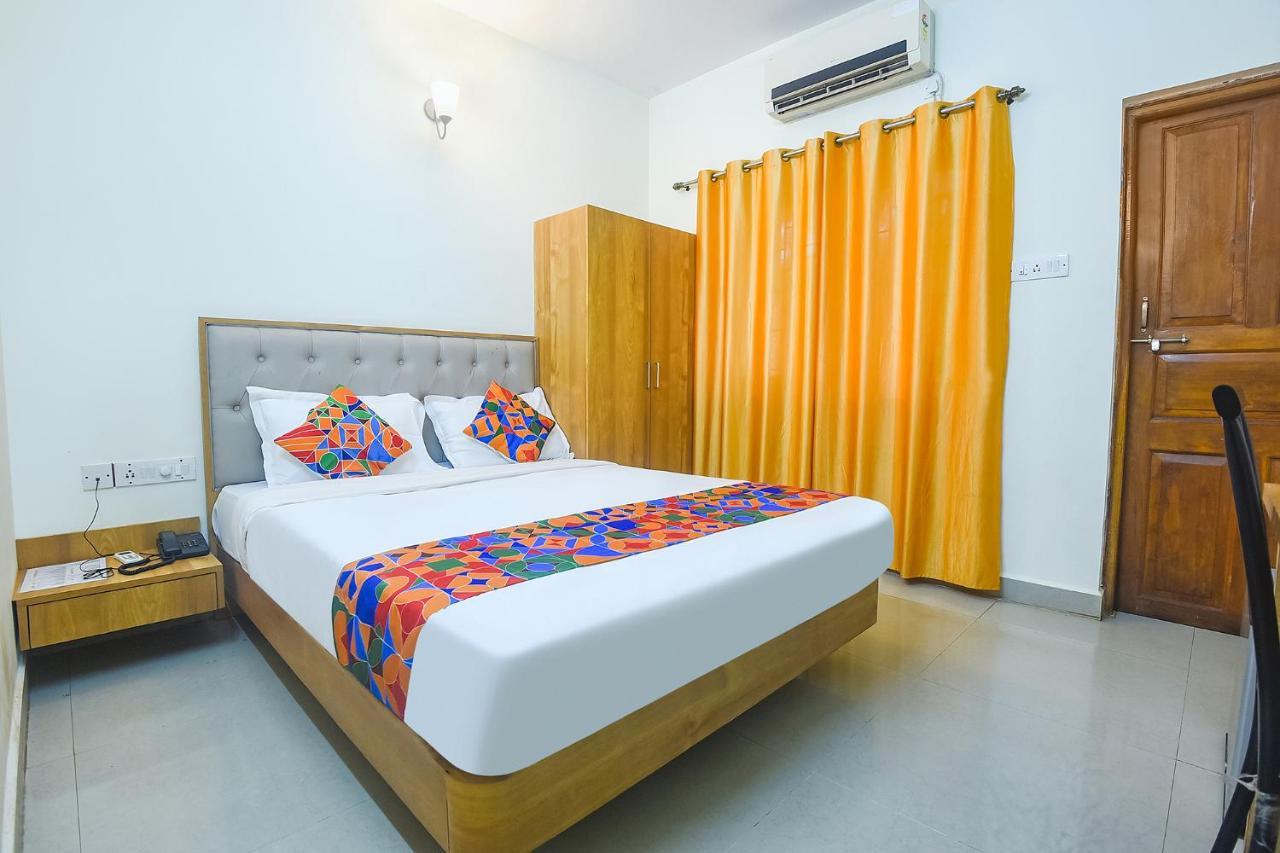Fabexpress De Classio With Pool - Nr Candolim Beach Hotel Екстериор снимка