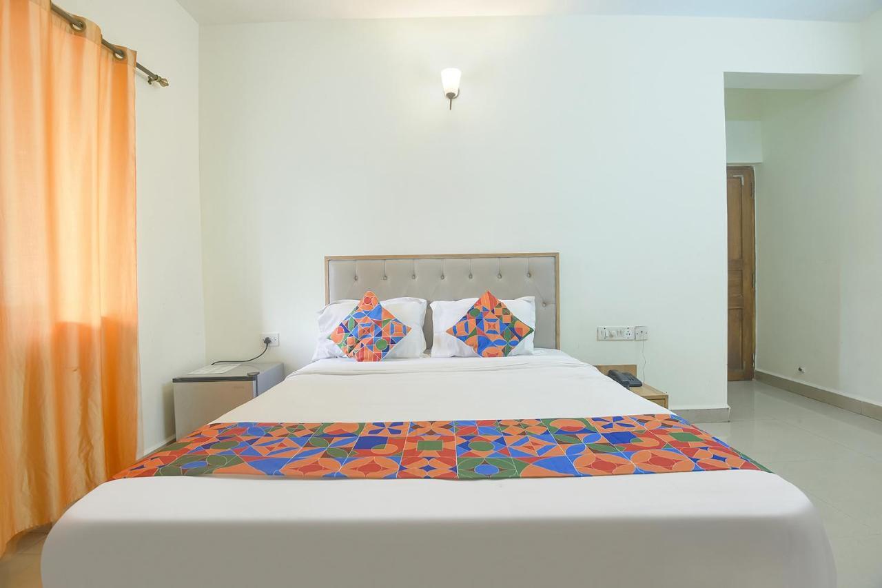 Fabexpress De Classio With Pool - Nr Candolim Beach Hotel Екстериор снимка