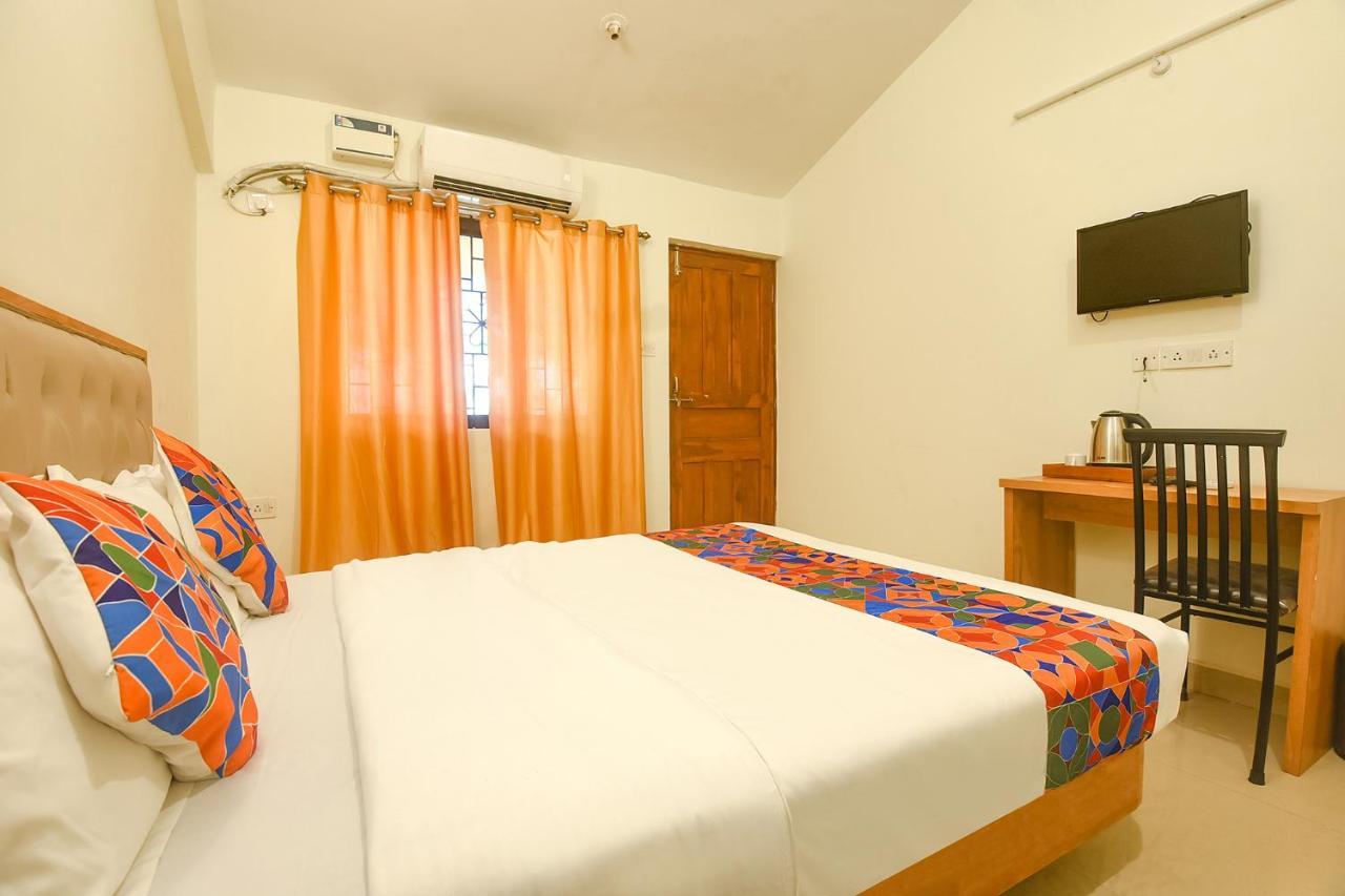 Fabexpress De Classio With Pool - Nr Candolim Beach Hotel Екстериор снимка