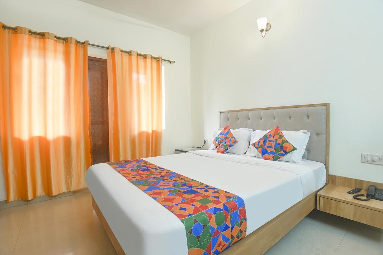 Fabexpress De Classio With Pool - Nr Candolim Beach Hotel Екстериор снимка