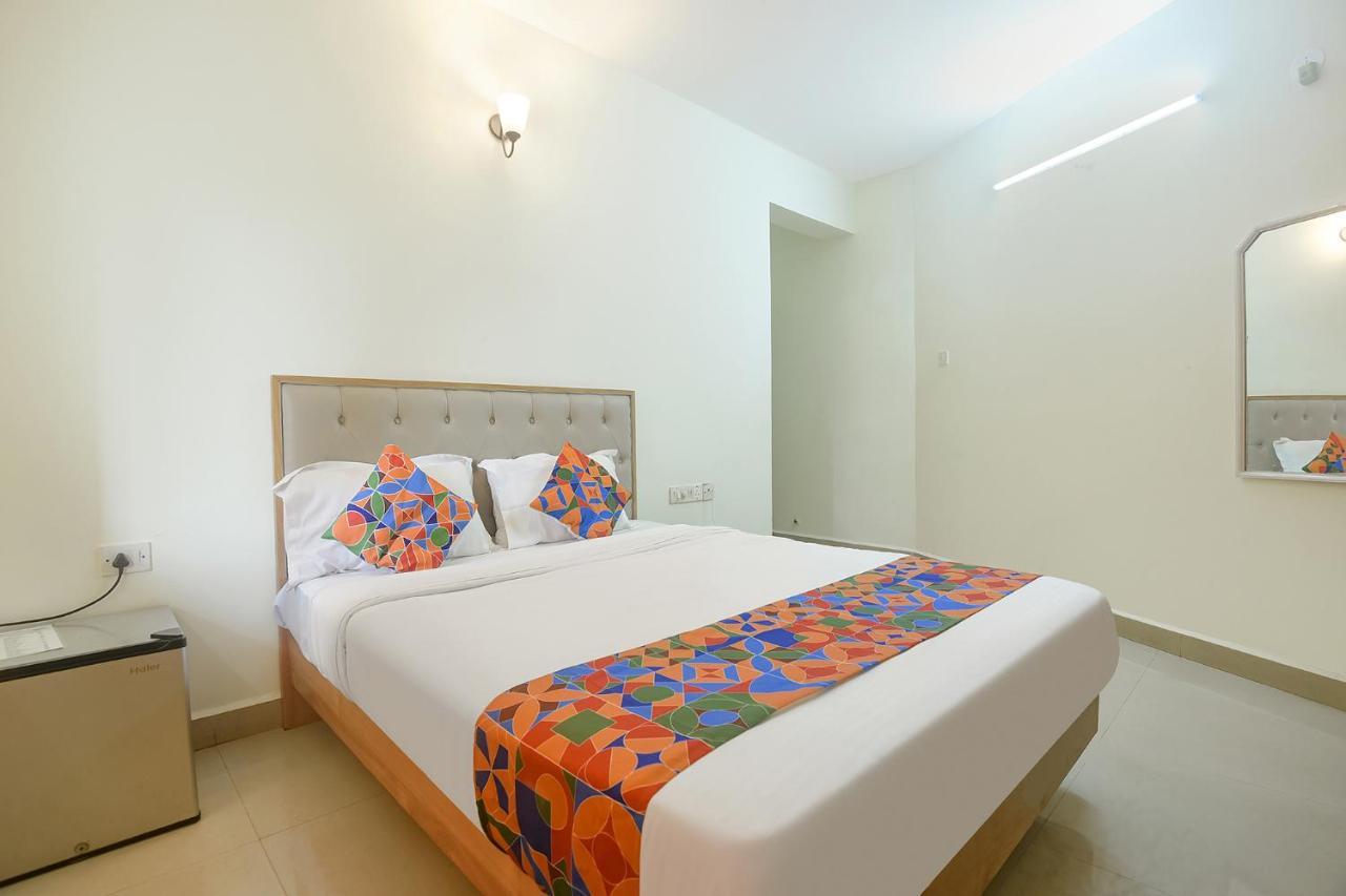 Fabexpress De Classio With Pool - Nr Candolim Beach Hotel Екстериор снимка