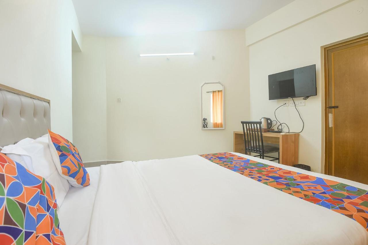 Fabexpress De Classio With Pool - Nr Candolim Beach Hotel Екстериор снимка