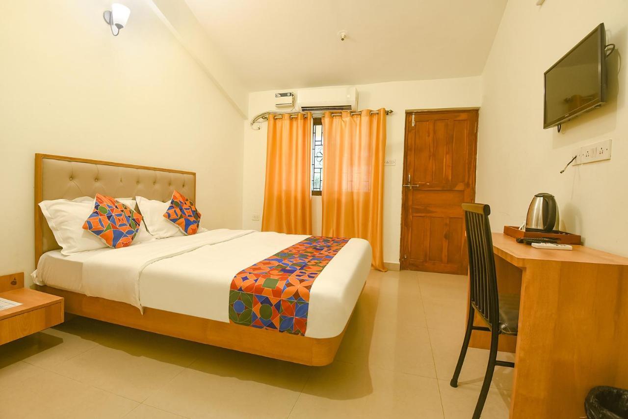 Fabexpress De Classio With Pool - Nr Candolim Beach Hotel Екстериор снимка
