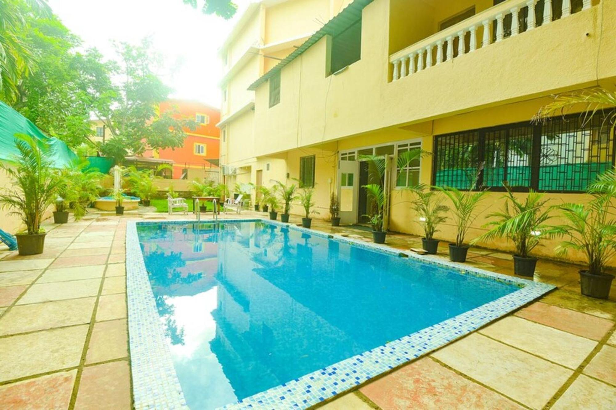 Fabexpress De Classio With Pool - Nr Candolim Beach Hotel Екстериор снимка